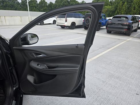 Used 2023 Buick Encore GX Select w/ Sport Touring Package FWD image 31