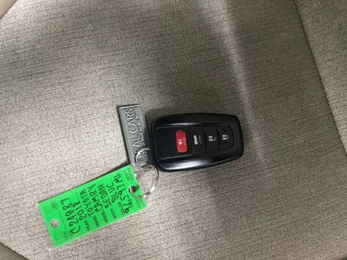 Used 2018 Toyota Camry LE w/ Convenience Package FWD image 29