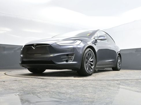 Used 2018 Tesla Model X 75D image 30