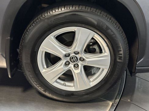 Used 2023 Toyota Highlander LE image 17