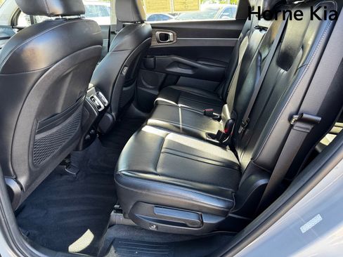 Used 2022 Kia Sorento S image 13