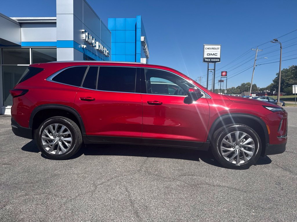 Used 2025 Buick Enclave Preferred AWD/4WD image 2