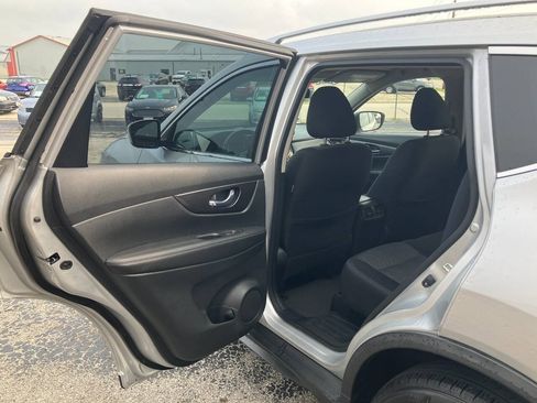 Used 2020 Nissan Rogue SV FWD image 11
