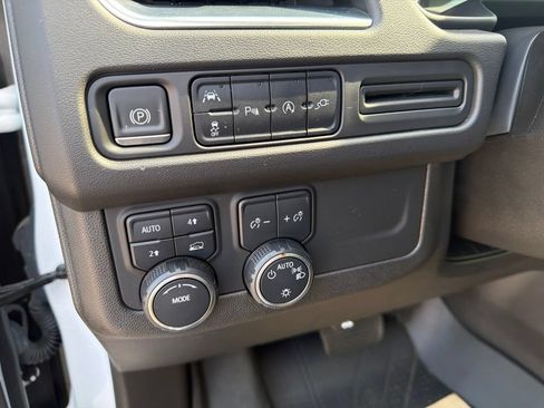 Used 2021 Chevrolet Tahoe LT w/ Luxury Package AWD/4WD image 13