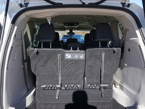 Used 2017 Chrysler Pacifica Touring-L w/ Tire & Wheel Group image 18