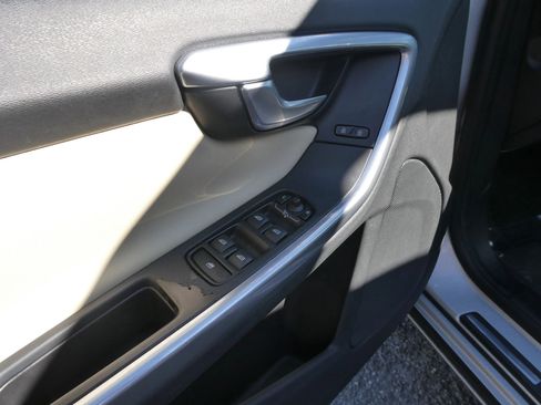 Used 2016 Volvo S60 T5 Premier w/ Convenience Package image 16