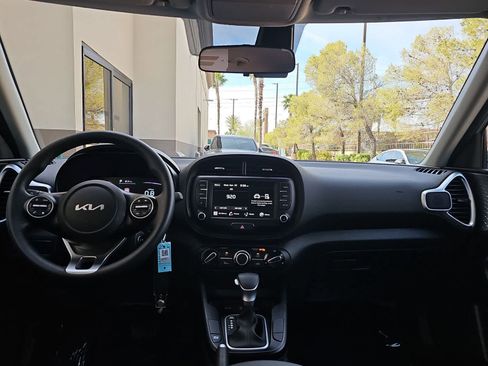 Used 2025 Kia Soul LX FWD image 14
