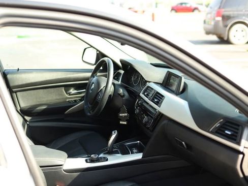 Used 2018 BMW 320i xDrive 320i xDrive Sedan 4D w/ Convenience Package image 38