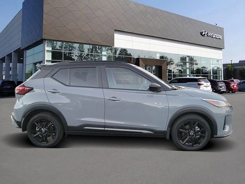 Used 2023 Nissan Kicks SR image 4