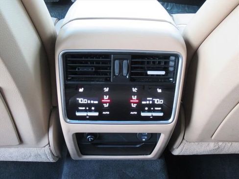 Used 2020 Porsche Cayenne image 30