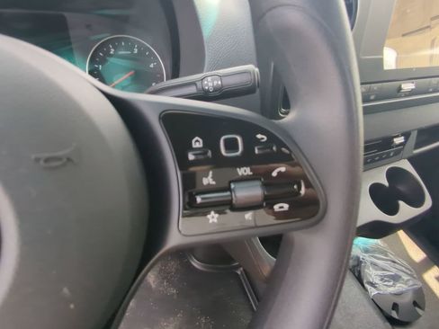 Used 2024 Mercedes-Benz Sprinter 2500 image 12