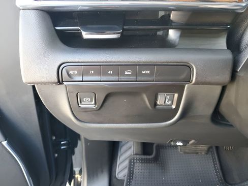 Used 2022 Cadillac Escalade ESV Premium Luxury image 32