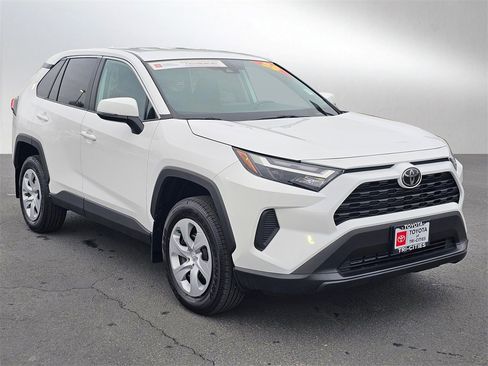 Used 2025 Toyota RAV4 LE image 7