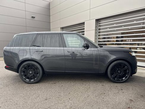 New 2025 Land Rover Range Rover SE image 8