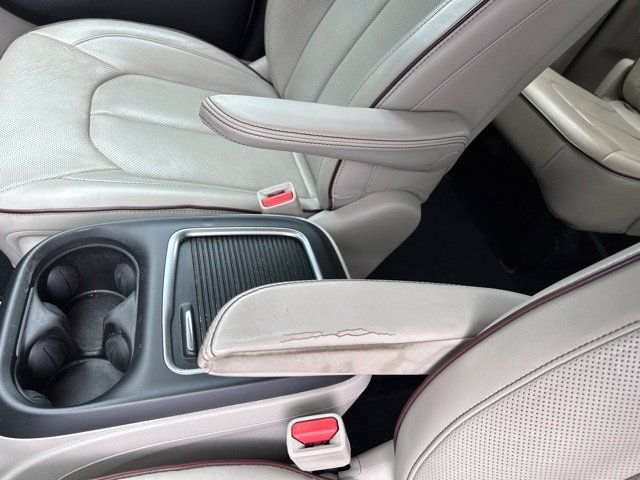 Used 2017 Chrysler Pacifica Limited FWD image 27