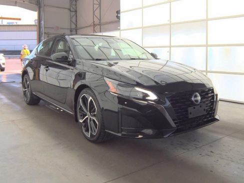 Used 2023 Nissan Altima 2.5 SR AWD/4WD image 4
