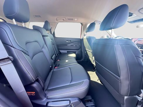 New 2026 Nissan Pathfinder SL image 30