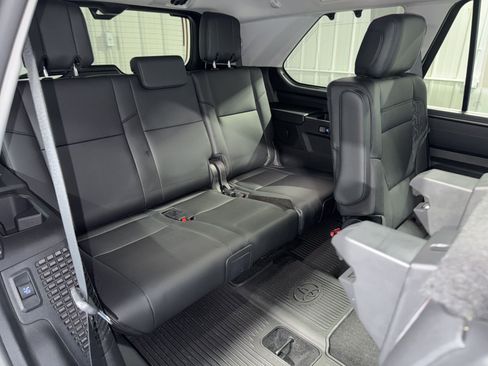 Used 2024 Toyota Sequoia Limited w/ Tow Technology Package AWD/4WD image 17