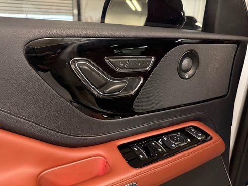 Used 2025 Lincoln Aviator Reserve w/ Jet Appearance Package image 40