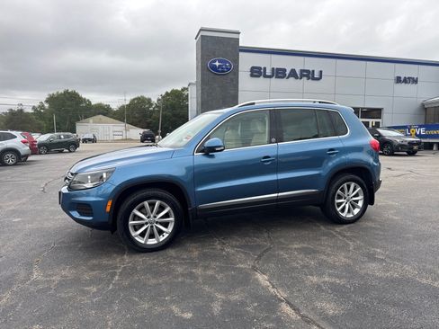 Used 2017 Volkswagen Tiguan Wolfsburg Edition AWD/4WD image 4