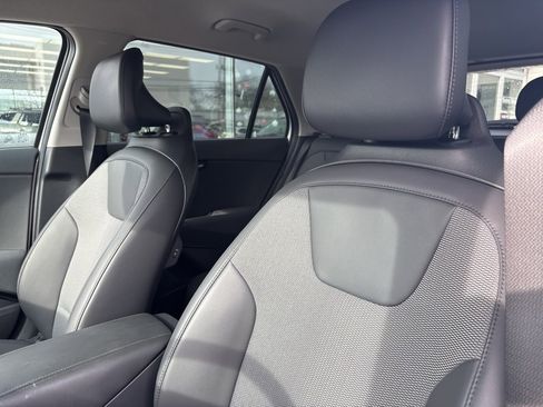 Used 2023 Kia Niro EX w/ EX Cold Weather Package image 16