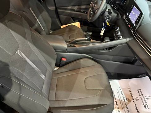 New 2025 Hyundai Elantra SE image 31