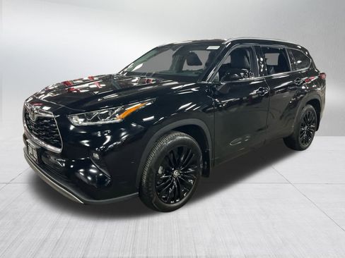 Used 2024 Toyota Highlander Platinum image 3