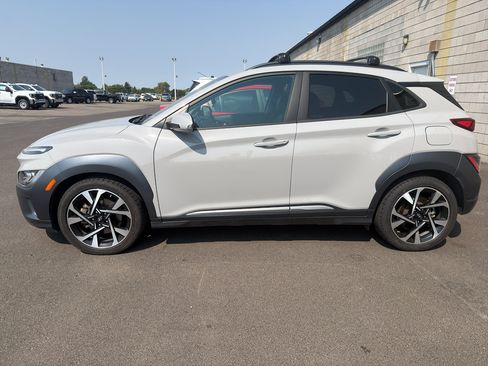 Used 2022 Hyundai Kona Limited AWD/4WD image 2