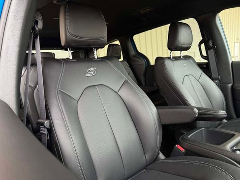 New 2026 Chrysler Pacifica Select image 18