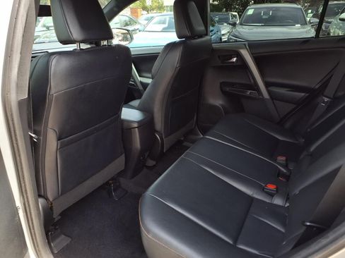 Used 2016 Toyota RAV4 SE image 19