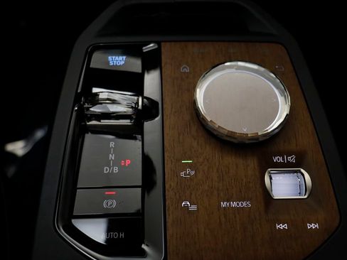 New 2026 BMW iX xDrive60 w/ Executive Package image 13