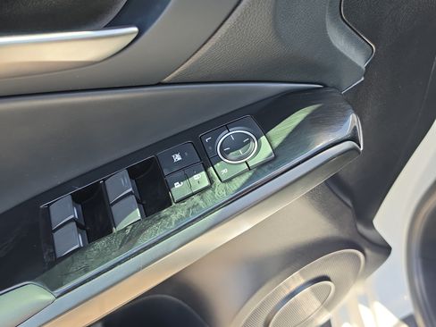 Used 2025 Lexus IS 350 F Sport RWD image 19