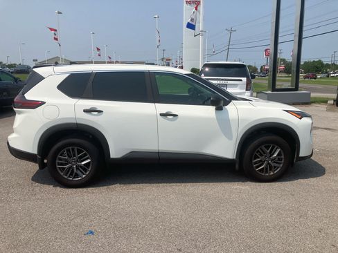 Used 2025 Nissan Rogue S FWD image 8