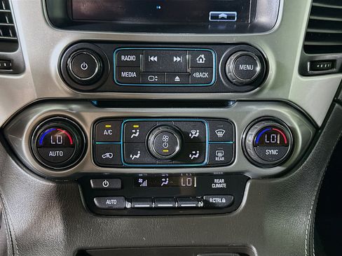 Used 2018 Chevrolet Suburban LS RWD image 15