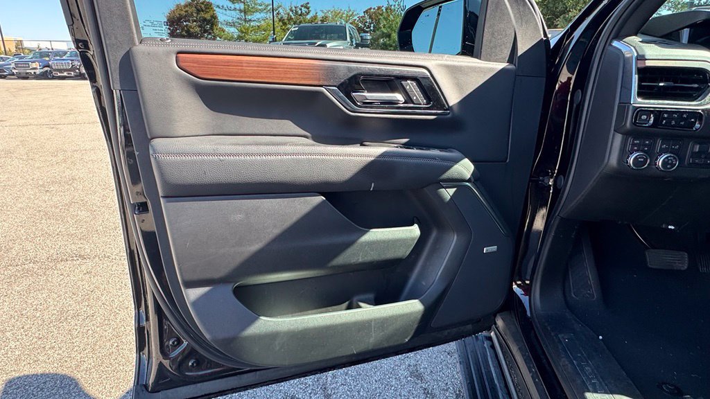 Used 2025 GMC Yukon XL Denali w/ Denali Reserve Package AWD/4WD image 22