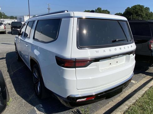 Used 2024 Jeep Wagoneer L Series III w/ Premium Group I AWD/4WD image 6