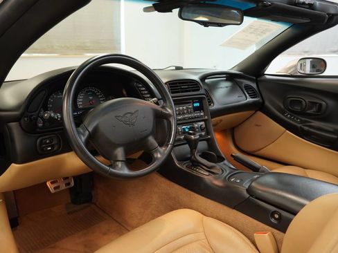 Used 2002 Chevrolet Corvette Coupe w/ Preferred Equipment Group1 RWD image 6