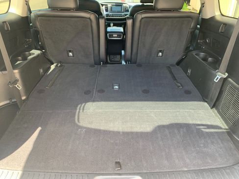Used 2019 Toyota Highlander SE AWD/4WD image 10