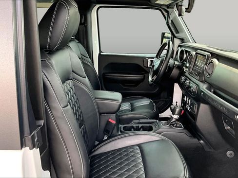 Used 2021 Jeep Wrangler Sport AWD/4WD image 9
