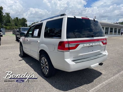Used 2017 Lincoln Navigator Select RWD image 12