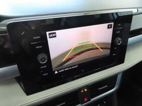 New 2026 Volkswagen Taos SE FWD image 18