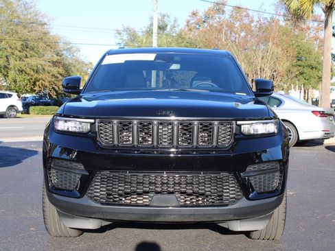 Used 2023 Jeep Grand Cherokee Altitude image 5