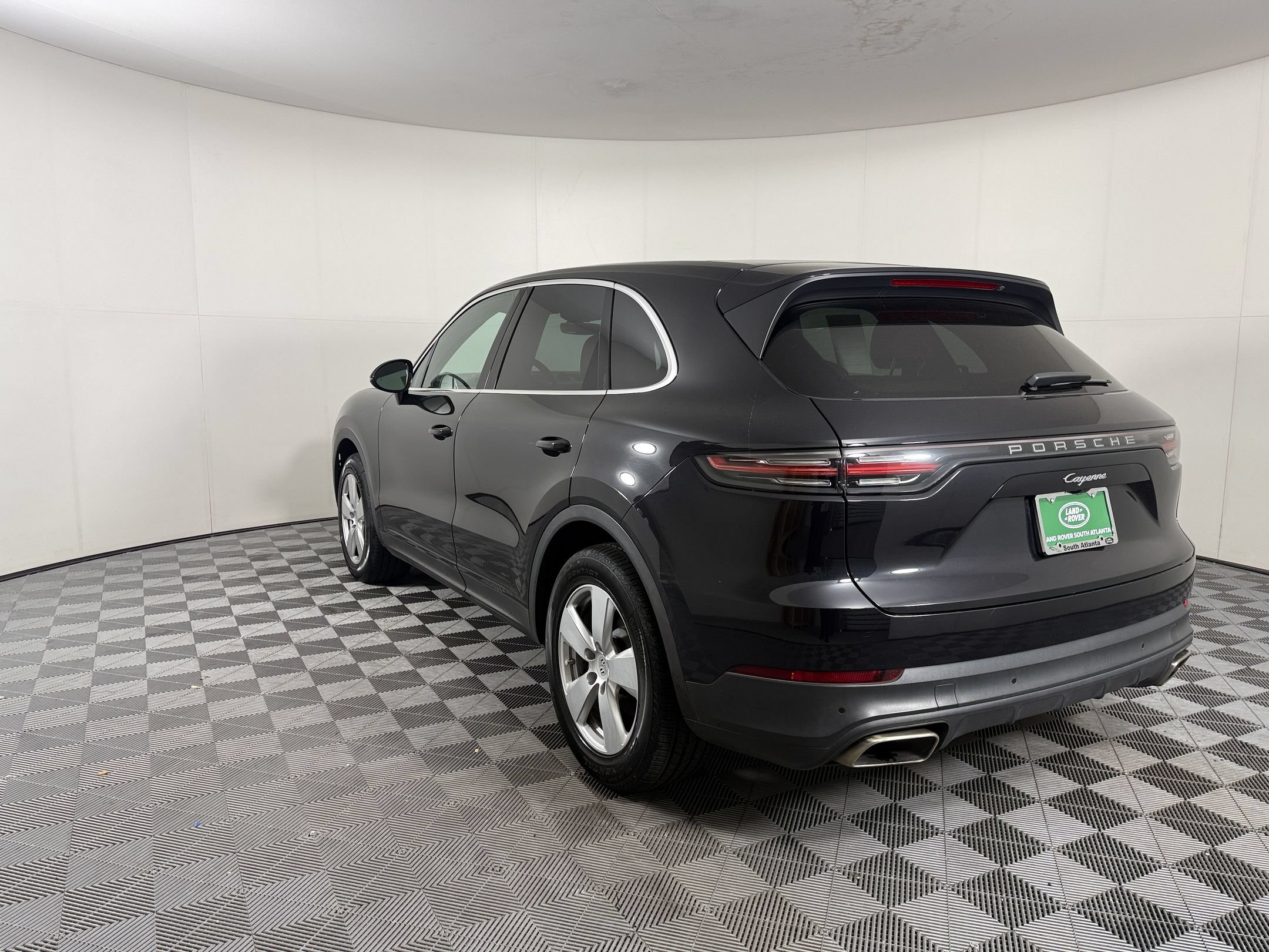 Used 2022 Porsche Cayenne AWD/4WD image 3