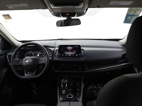 Used 2025 Nissan Rogue SV image 14