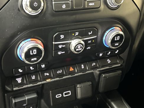 Used 2022 GMC Sierra 2500 AT4 w/ AT4 Premium Plus Package AWD/4WD image 24