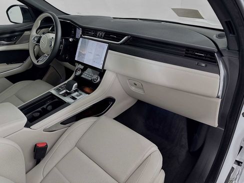 New 2025 Jaguar F-PACE R-Dynamic S image 27