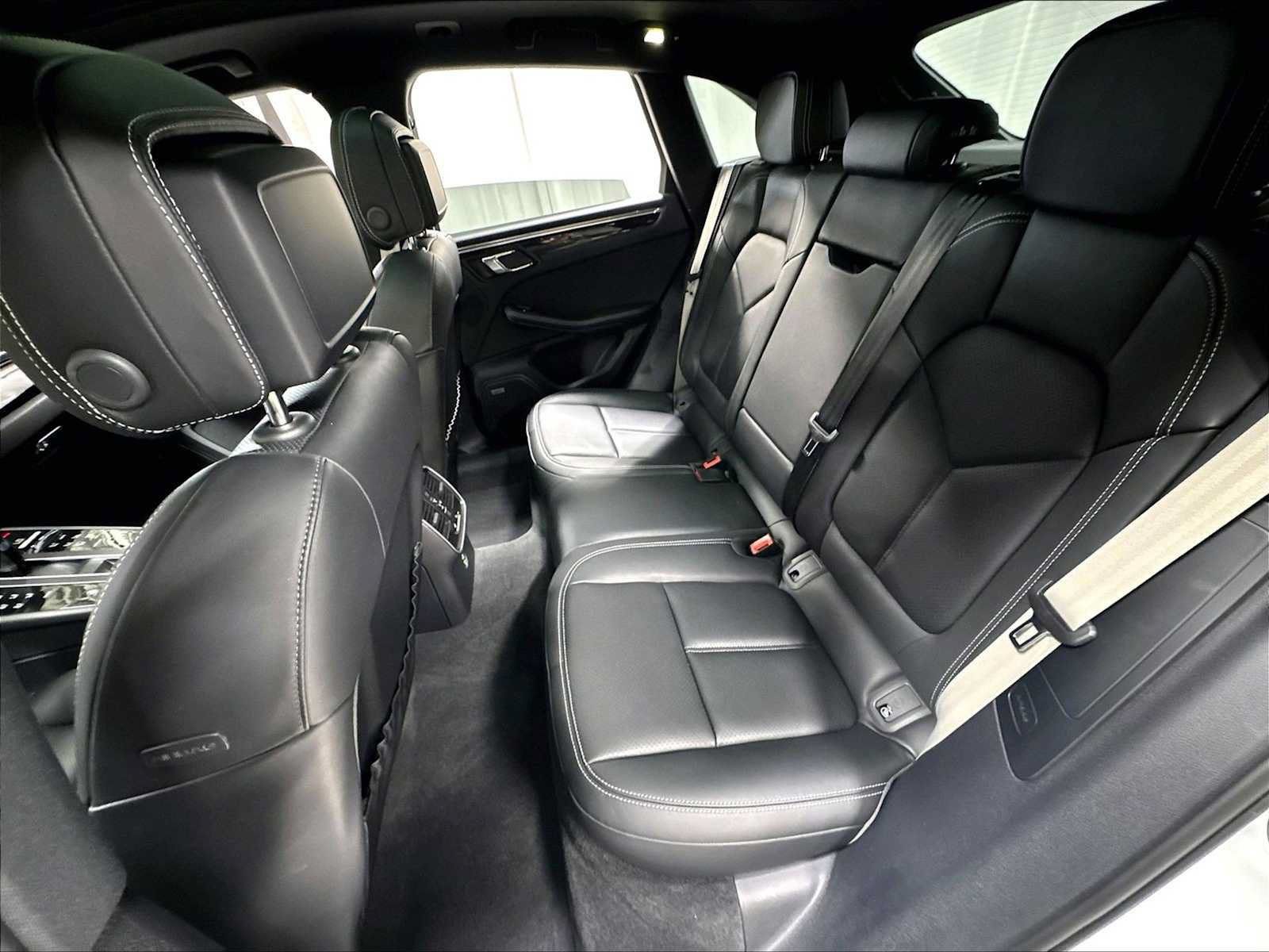 Used 2026 Porsche Macan AWD/4WD image 30