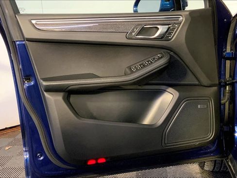 Used 2023 Porsche Macan image 25