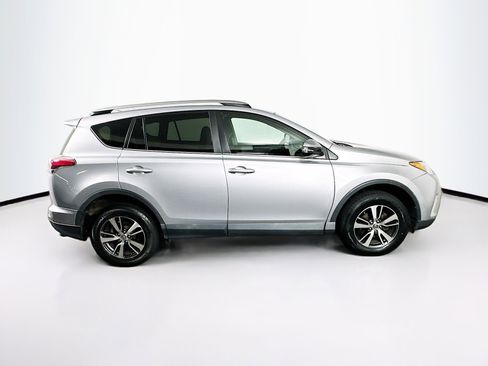 Used 2018 Toyota RAV4 XLE image 10