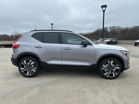 New 2026 Volvo XC40 B5 Plus w/ Climate Package image 8